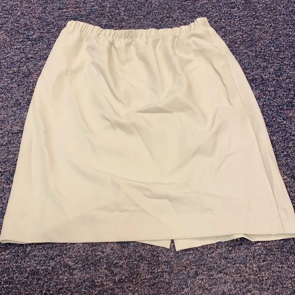 Nikki Light Green Skirt sz. 20